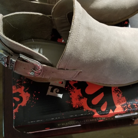 Fergalicious 11 Battle Doe booties NIB - Picture 4 of 4